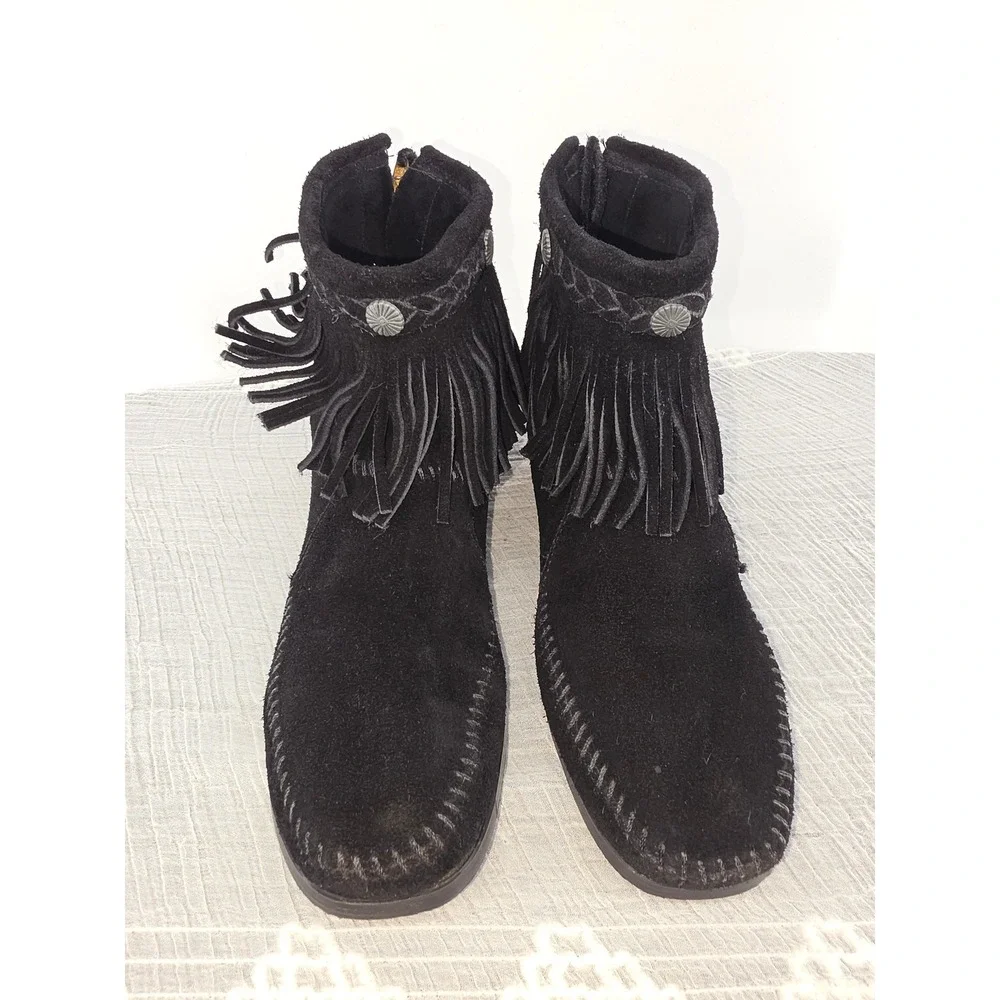Minnetonka Womens Black Suede Fringe Ankle Boots Concho Back Zip Moccasin 299 9